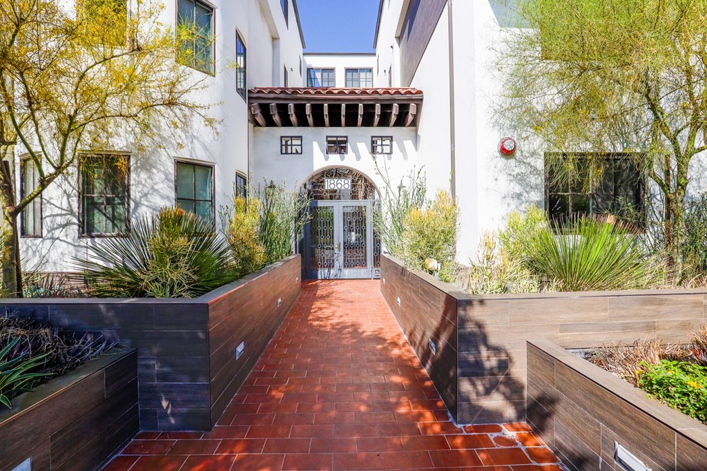 Kelton Alexander By Wiseman Apartments, 1868 Kelton Ave., Los Angeles